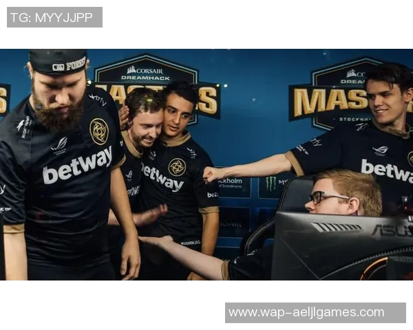 V5战队在Major赛积分榜中以71分稳居第一，展现强劲实力